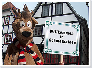 Der Hirsch als heimliches Maskottchen von Schmalkalden begrÃ¼ÃŸt alle GÃ¤ste in der schÃ¶nen Fachwerkstadt.