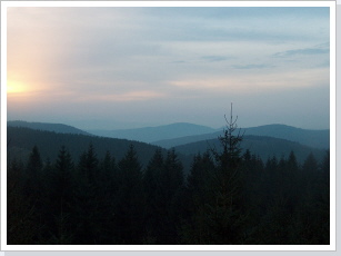 Idyllischer Sonnenuntergang im Thüringer Wald
